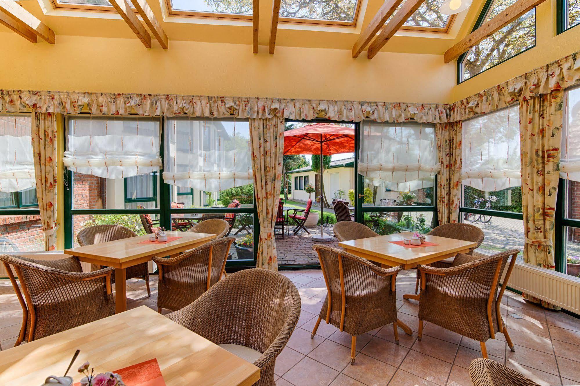 Hotel Garni Nussbaumhof Uckeritz Exteriör bild