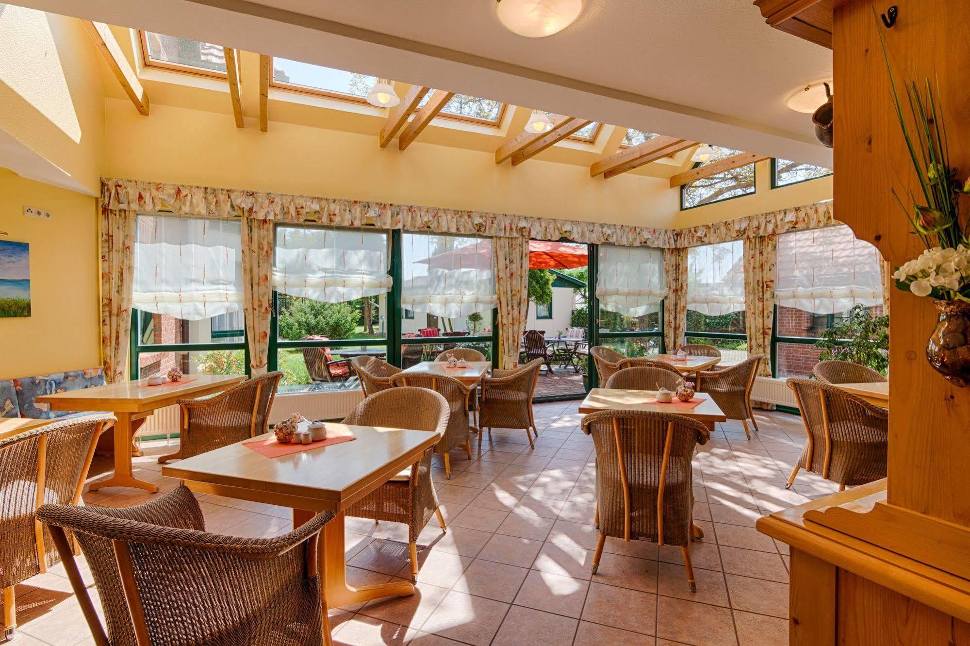 Hotel Garni Nussbaumhof Uckeritz Exteriör bild